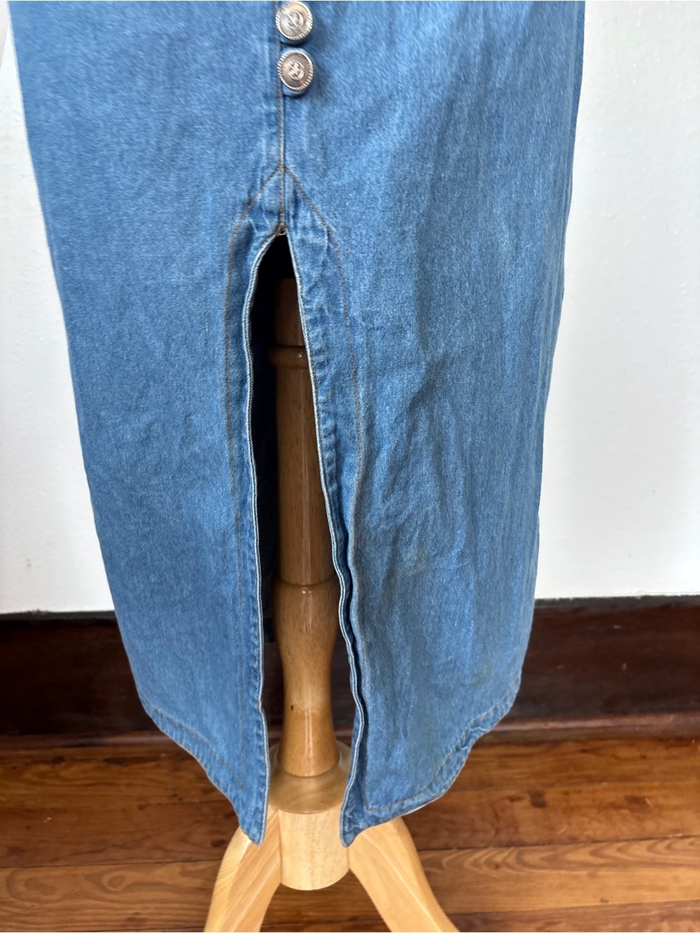 Vintage 80s Western V-Neck Faux Button-Front Light Blue Denim Midi Dress - Picture 4 of 11